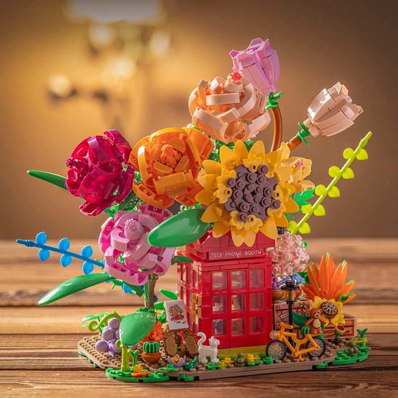 Telefonzelle mit Blumen