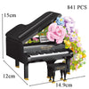 Klavier mit Blumen