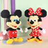 Mega Mouse im roten Kleid