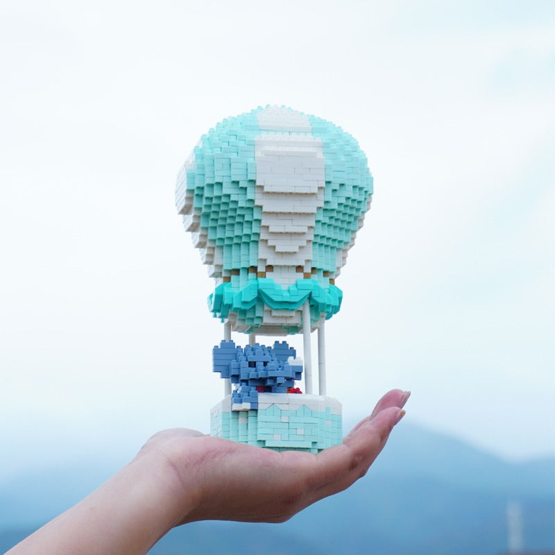 Blauer Heißluftballon mit Elefant