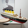 Lade das Bild in den Galerie-Viewer, Titanic Deluxe ™ - Morgen zu Hause