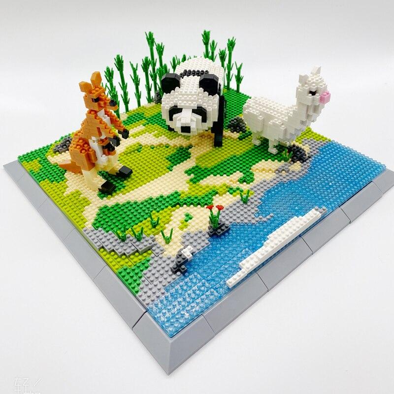 Panda, Känguru und Alpaka auf dem Gras