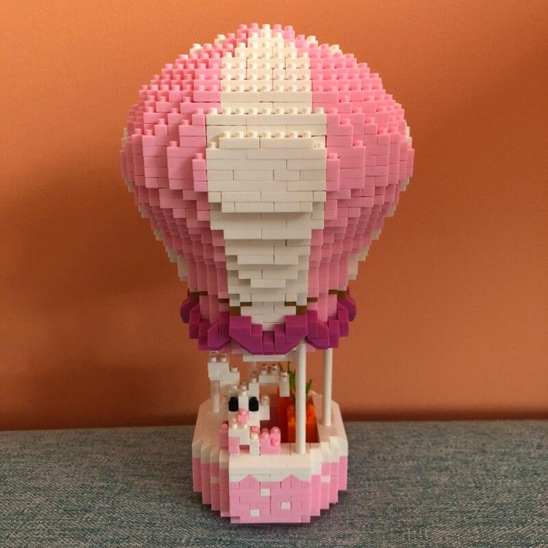 Rosa Heißluftballon mit Hase